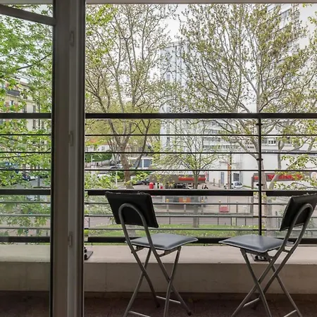 Quiet Studio With Balcony Near Downtown