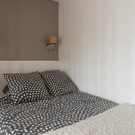 Quiet Studio With Balcony Near Downtown Apartmán *